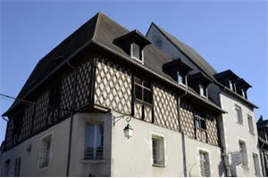 t3 à la location -   18700  AUBIGNY SUR NERE, surface 68 m2 location t3 - UBI465669059